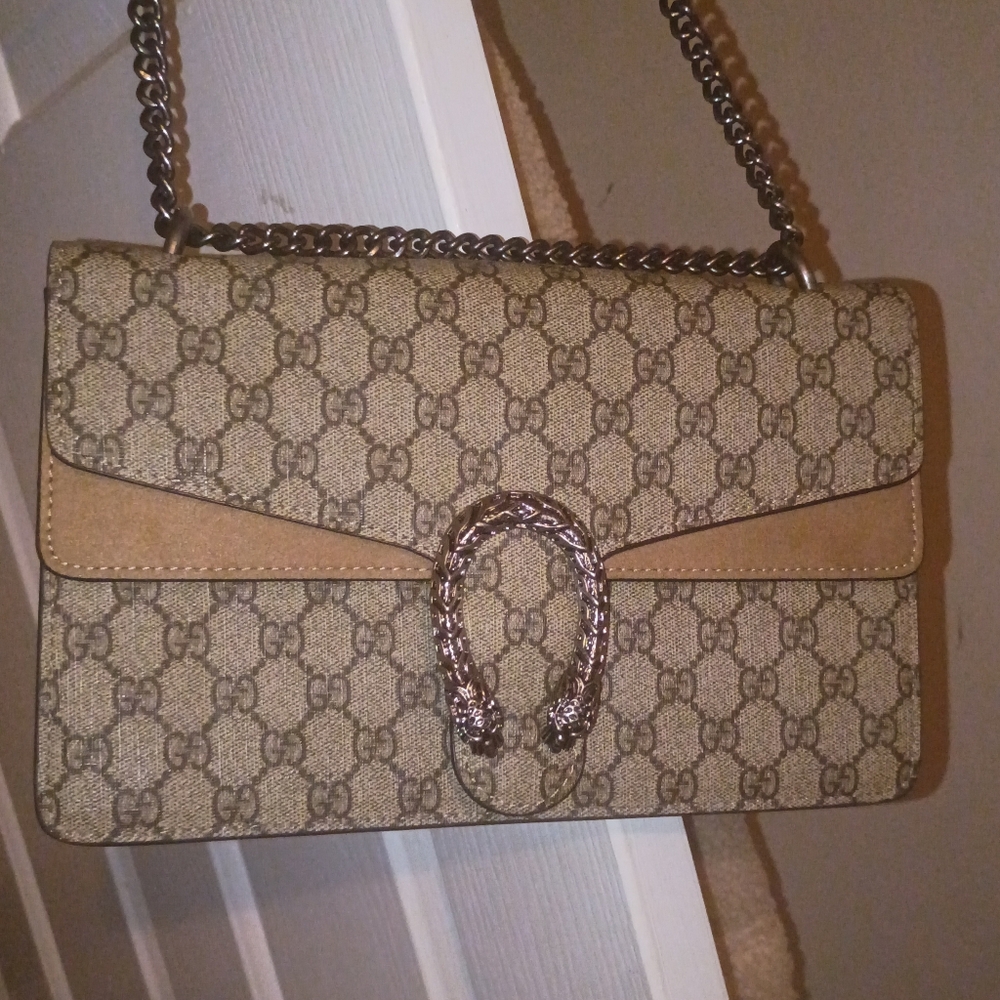 Gucci Dionysus Medium Shoulder Bag In GG Supreme